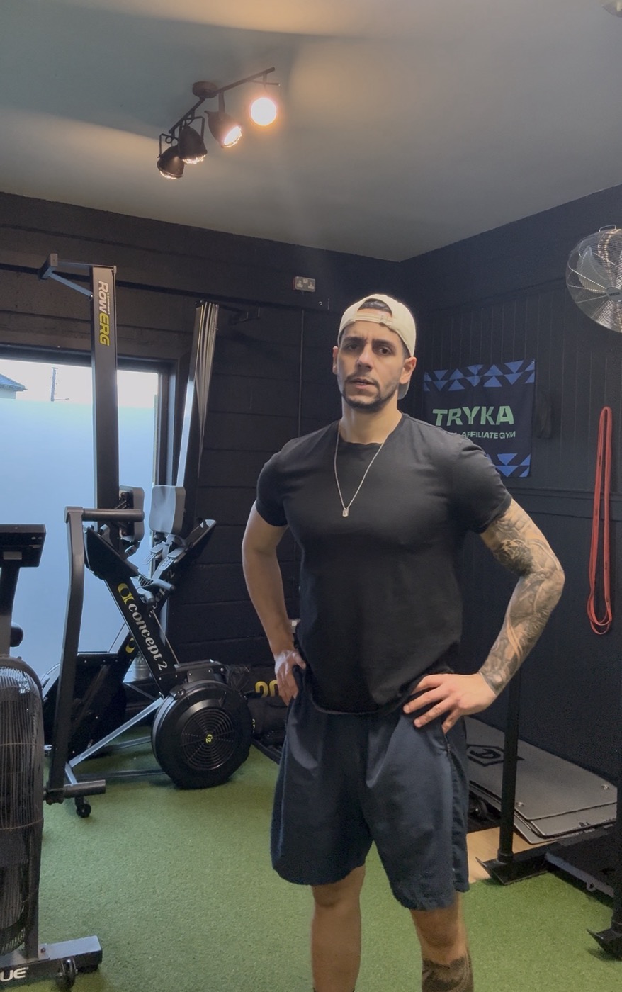 Carlos, personal trainer em Dublin, no estúdio